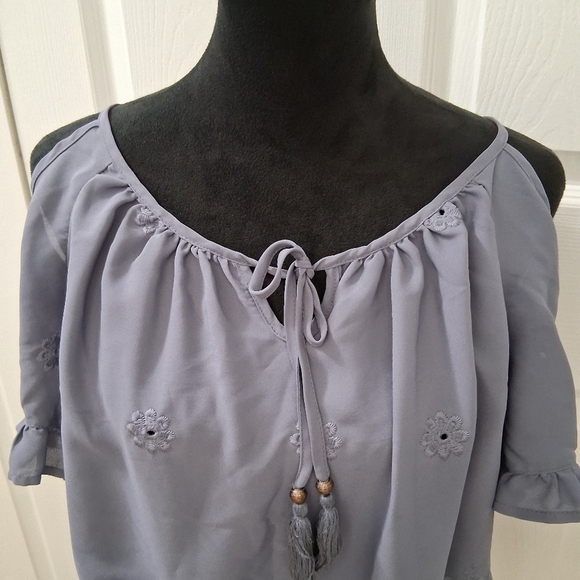 Knox Rose Cold Shoulder With Floral Eyelets & Scalloped Hemline Size S - Picture 2 of 8